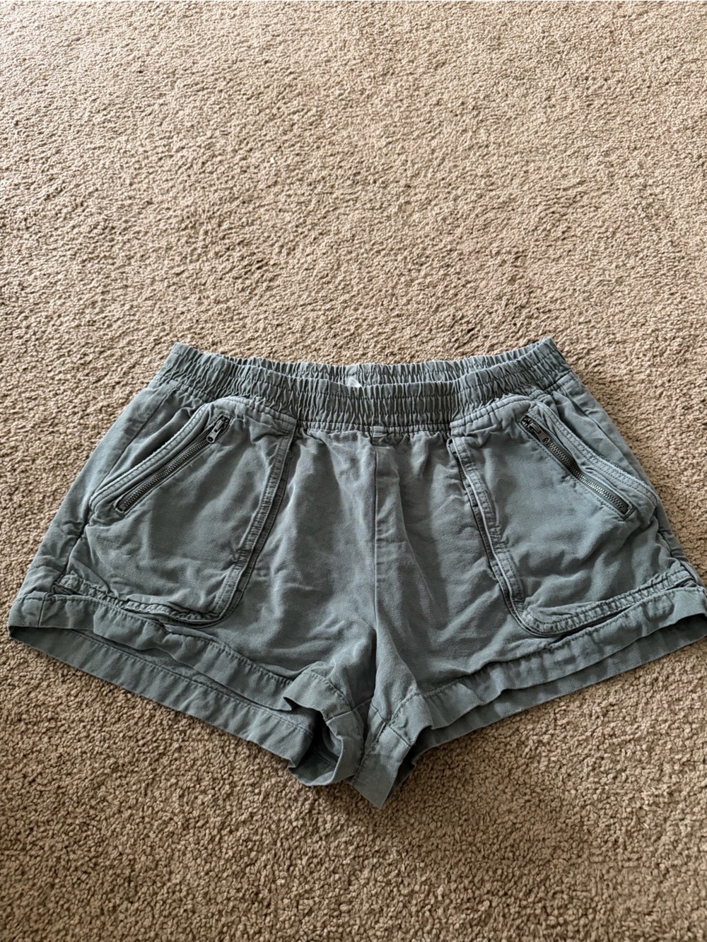 Aerie Boardwalk Casual Elastic-Waist Cargo Shorts in Dusty Sage